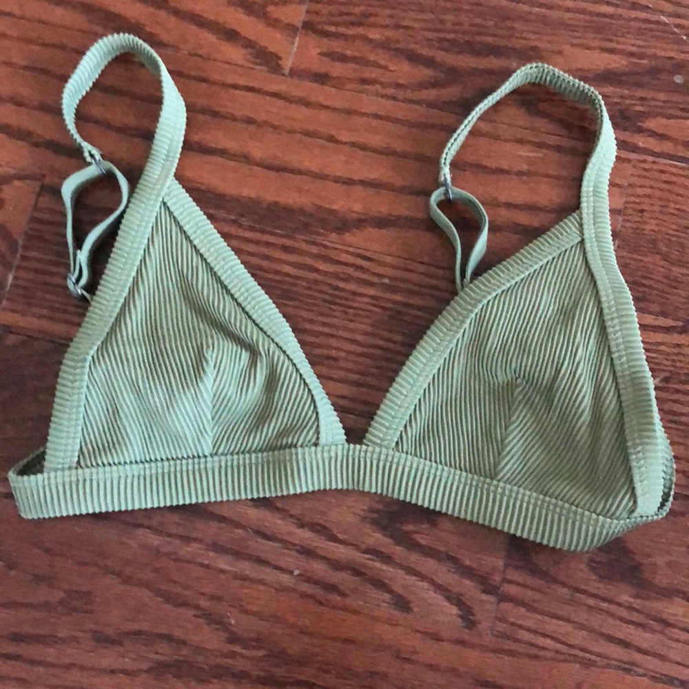 Green Bikini - Picture 6 of 7
